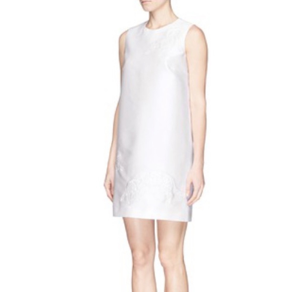 TIGER EMBROIDERY DUCHESS SATIN SHIFT 
DRESS WHITE - Picture 3 of 16